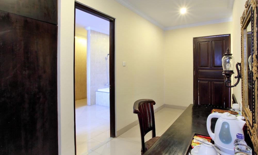 Puri Saron Hotel Baruna Beach Lovina Dış mekan fotoğraf
